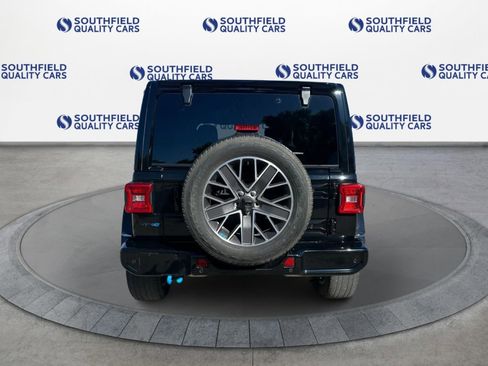 Used 2022 Jeep Wrangler Unlimited Sahara AWD/4WD image 5