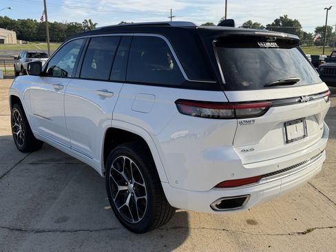 Used 2024 Jeep Grand Cherokee Summit AWD/4WD image 6