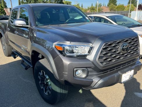 Used 2021 Toyota Tacoma TRD Off-Road w/ Technology Package AWD/4WD image 3