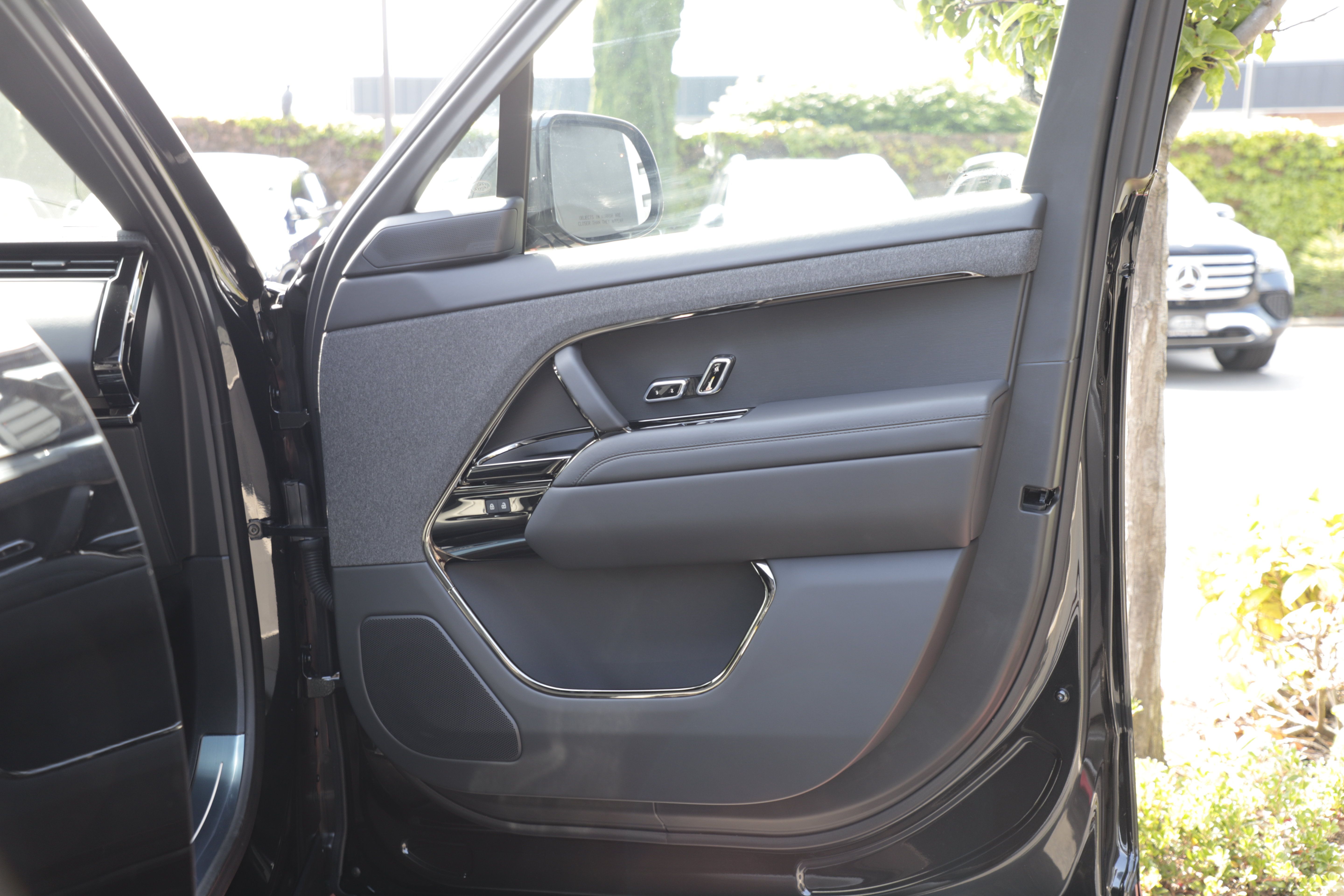 New 2026 Land Rover Range Rover Sport Dynamic SE AWD/4WD image 9