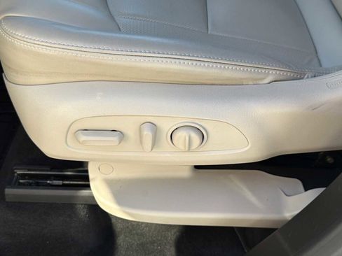 Used 2018 Buick Enclave Essence image 22