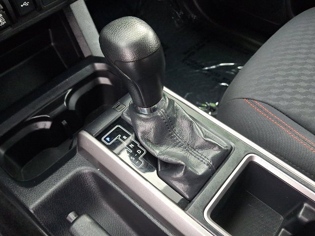 Used 2020 Toyota Tacoma SR5 AWD/4WD image 9