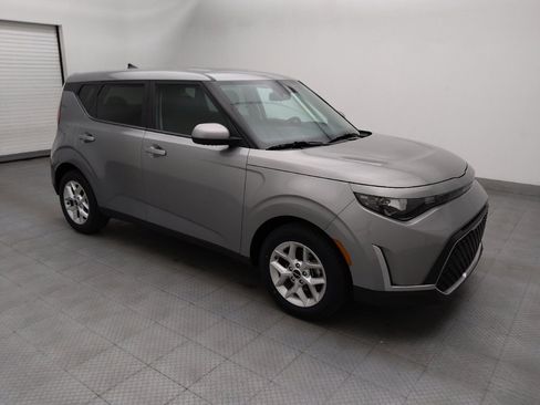 Used 2023 Kia Soul LX w/ Option Group 015 FWD image 11