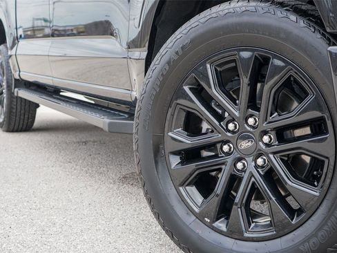 Used 2024 Ford F150 Lariat w/ FX4 Off-Road Package image 2