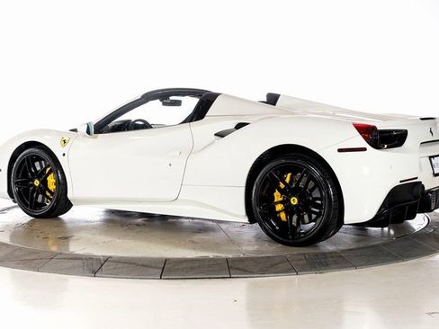 Used 2019 Ferrari 488 Spider image 7