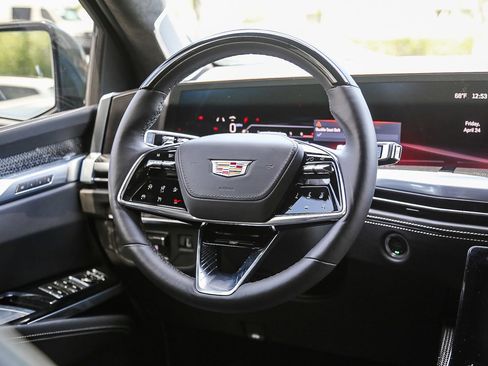 Used 2025 Cadillac Escalade ESV V AWD/4WD image 13