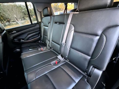 Used 2018 Chevrolet Suburban LT image 19