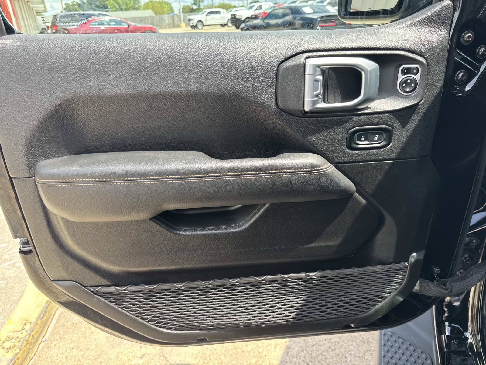 Used 2023 Jeep Gladiator Overland AWD/4WD image 18