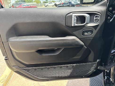 Used 2023 Jeep Gladiator Overland AWD/4WD image 18