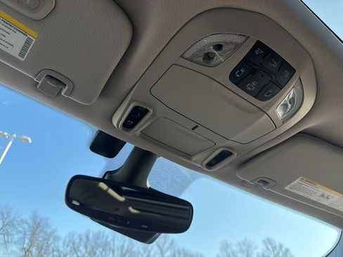 Used 2021 Chrysler Pacifica Limited image 14