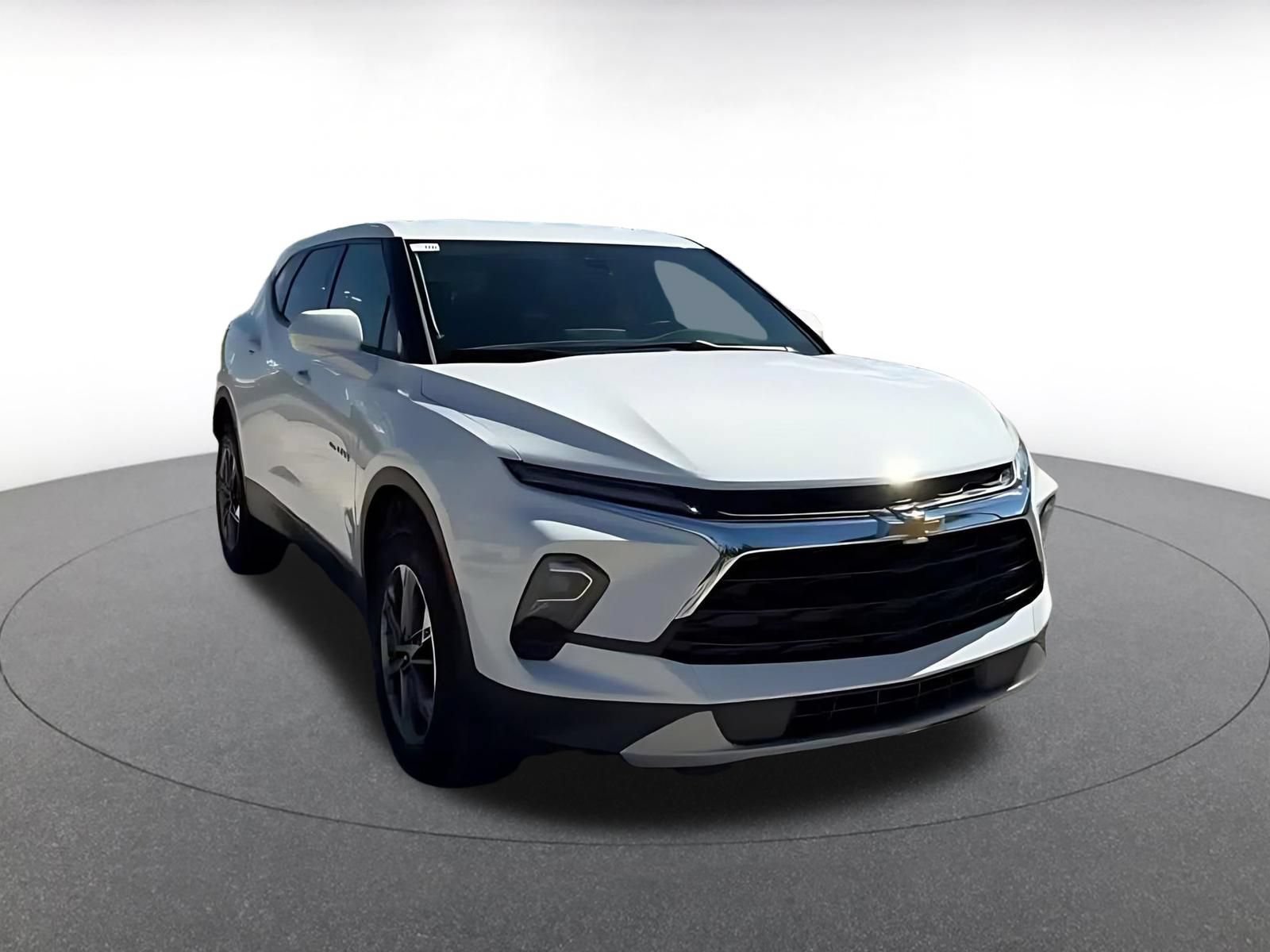Used 2026 Chevrolet Blazer LT FWD image 3