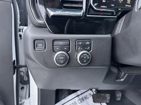 Used 2025 GMC Sierra 1500 SLT image 14