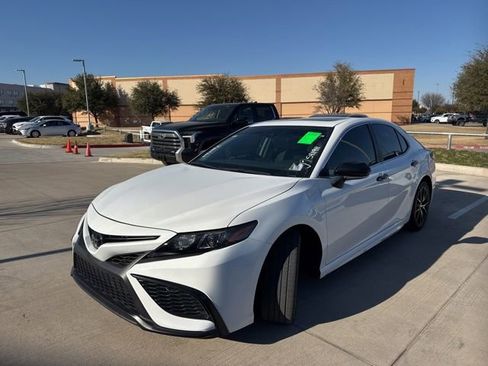 Used 2024 Toyota Camry SE w/ Convenience Package image 6