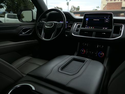 Used 2021 GMC Yukon SLT w/ SLT Luxury Plus Package image 23