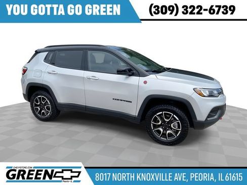 Used 2026 Jeep Compass Trailhawk AWD/4WD image 1