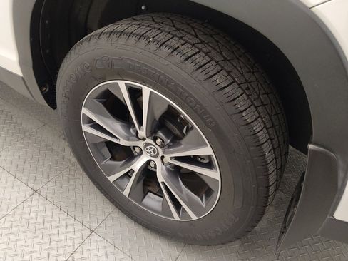 Used 2019 Toyota Highlander LE image 31