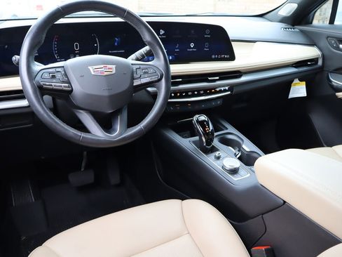 Used 2024 Cadillac XT4 Premium Luxury FWD image 5
