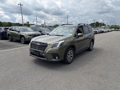 Used 2024 Subaru Forester Premium AWD/4WD image 6