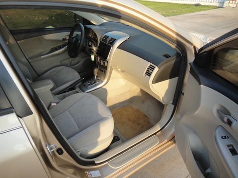 Used 2011 Toyota Corolla LE image 16