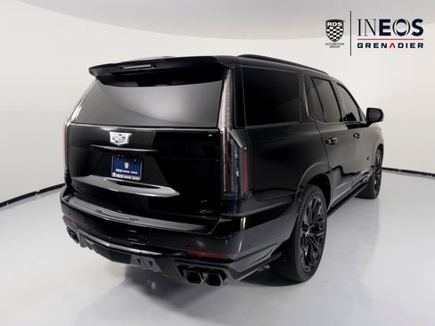 Used 2025 Cadillac Escalade V AWD/4WD image 5