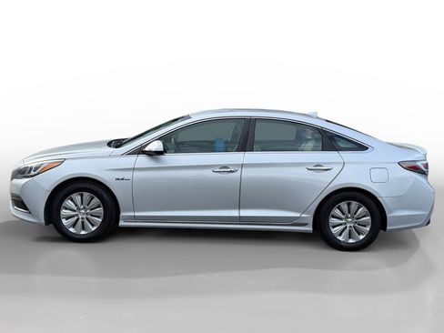 Used 2016 Hyundai Sonata SE image 2