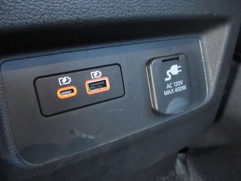 Used 2023 Nissan Frontier SV w/ SV Premium Package image 26