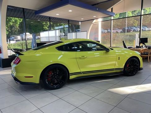 Used 2021 Ford Mustang Shelby GT500 w/ Technology Package RWD image 9