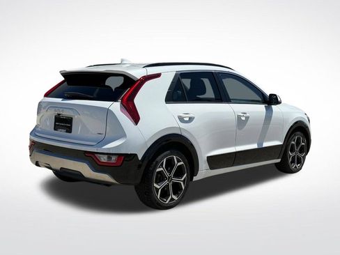 Used 2023 Kia Niro EX Touring FWD image 3