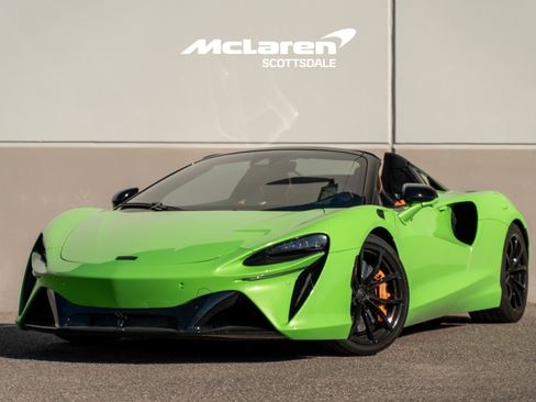 Used 2025 McLaren Artura Spider image 2