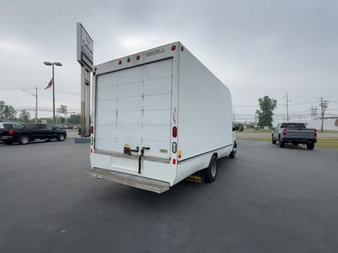 Used 2017 GMC Savana 3500 RWD image 8