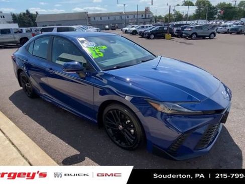Used 2025 Toyota Camry SE w/ Convenience Package FWD image 2