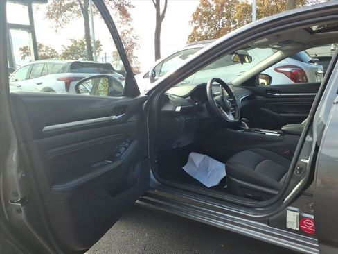 Used 2021 Nissan Altima 2.5 SV w/ SV Premium Package image 10