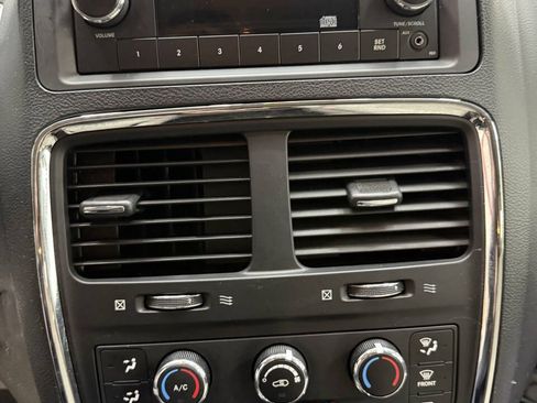 Used 2015 Dodge Grand Caravan SE w/ Quick Order Package 29E SE FWD image 26