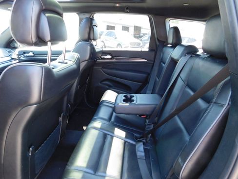 Used 2019 Jeep Grand Cherokee Overland AWD/4WD image 13