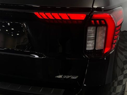 Used 2025 Ford Explorer Platinum w/ LUX Leather Package image 15