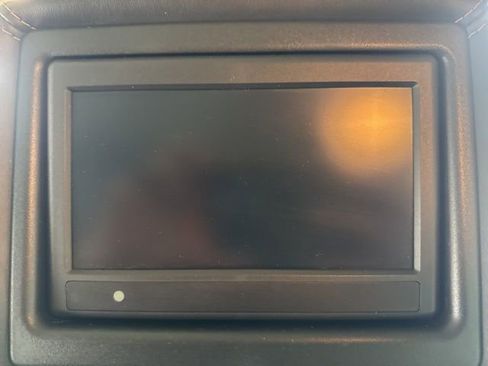 Used 2017 Nissan Armada Platinum w/ Interior Lighting Package image 35