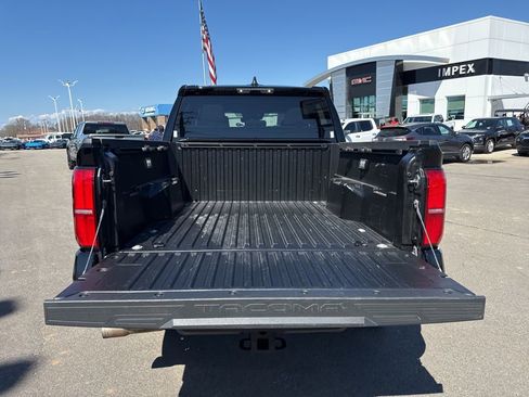 Used 2025 Toyota Tacoma TRD Sport AWD/4WD image 29