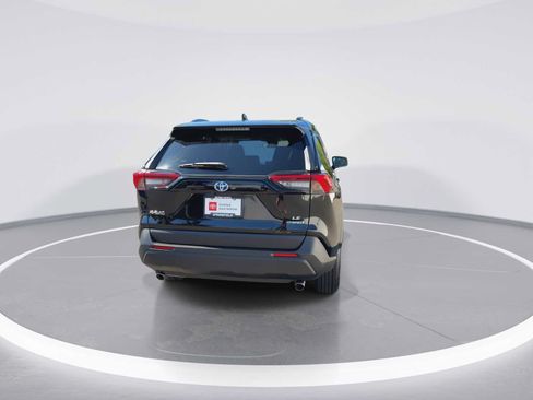 Certified 2021 Toyota RAV4 LE AWD/4WD image 7