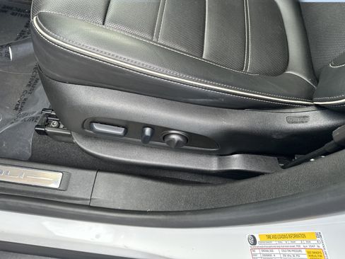 Certified 2023 GMC Acadia Denali w/ Denali Ultimate Package AWD/4WD image 11