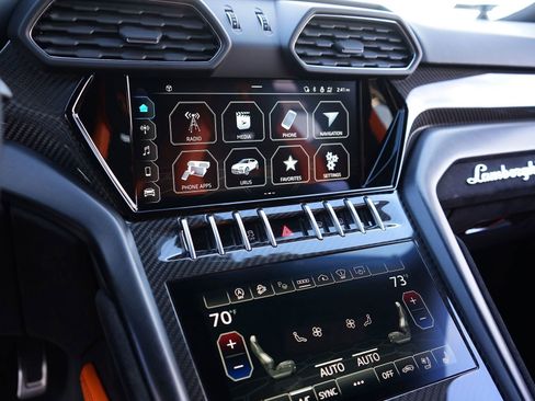 Used 2022 Lamborghini Urus image 7