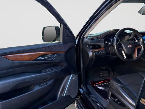 Used 2017 Cadillac Escalade Luxury AWD/4WD image 11