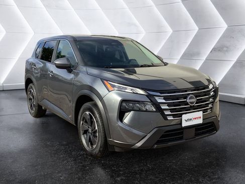 Used 2025 Nissan Rogue SV AWD/4WD image 1