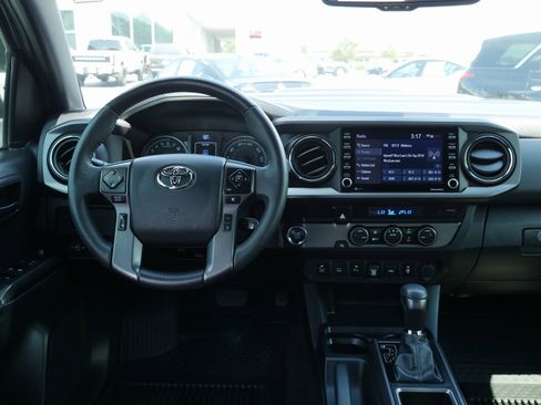 Used 2022 Toyota Tacoma TRD Sport image 18