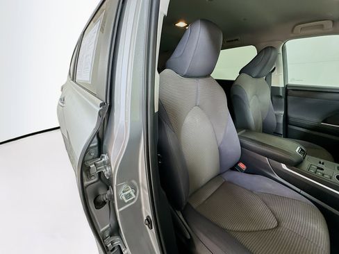 Used 2023 Toyota Highlander LE image 28