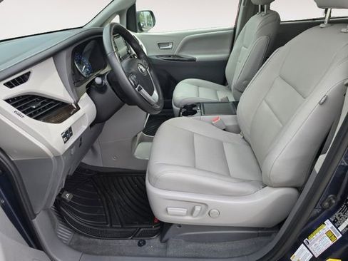Used 2020 Toyota Sienna XLE w/ XLE Navigation Package AWD/4WD image 22