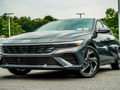 Certified 2025 Hyundai Elantra SEL FWD image 1
