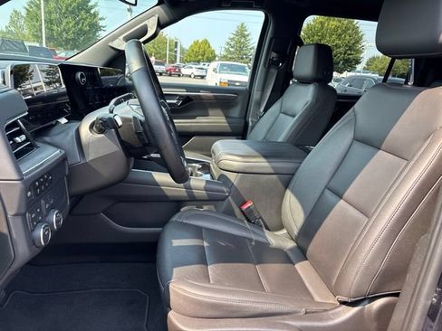 Used 2025 Chevrolet Suburban Z71 AWD/4WD image 9