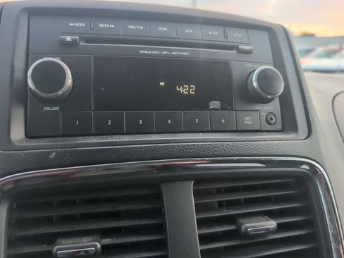 Used 2014 RAM C/V Tradesman image 13