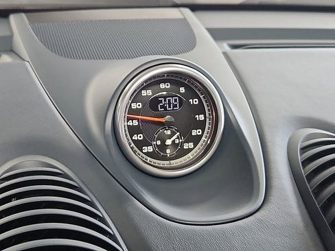Certified 2025 Porsche 718 Boxster RWD image 24