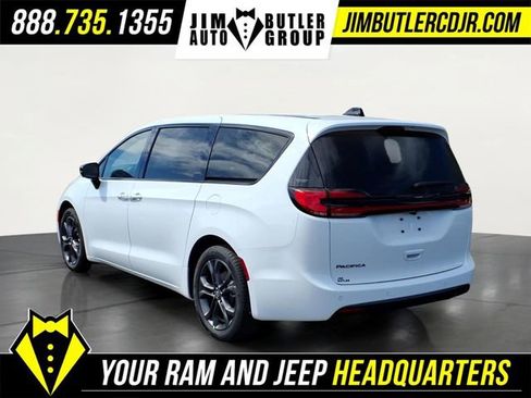 New 2026 Chrysler Pacifica Select image 4